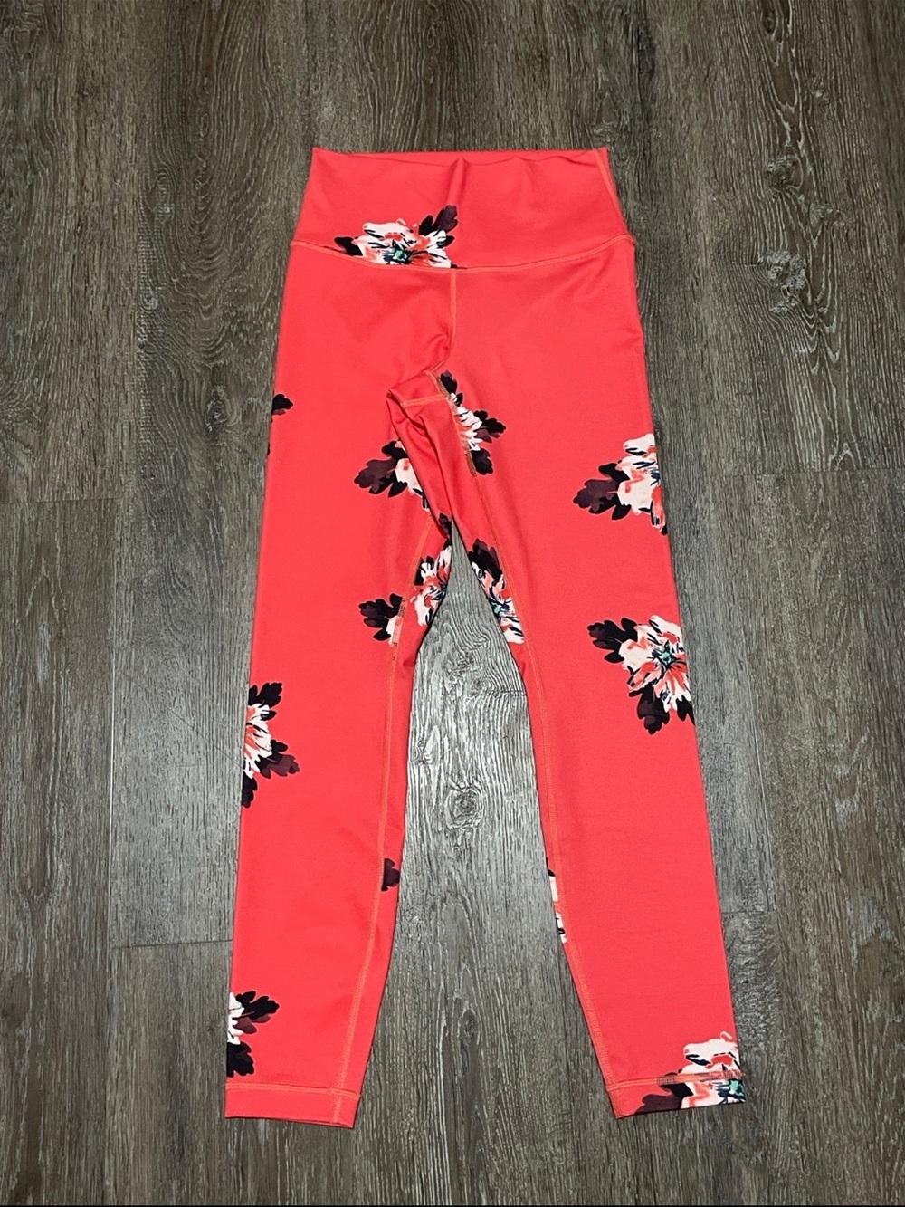 EUC  Lululemon Matching Bundle. Size Tops 6/Bottom 4 - Picture 4 of 11